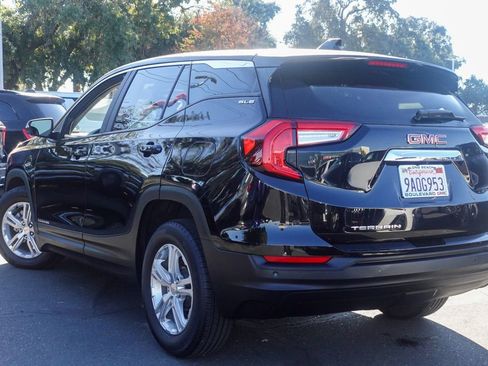 Used 2022 GMC Terrain SLE image 11