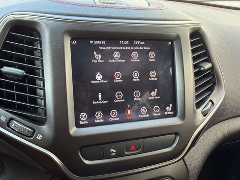 Used 2019 Jeep Cherokee Trailhawk w/ Comfort/Convenience Group AWD/4WD image 19