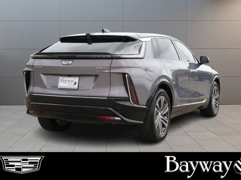 Certified 2024 Cadillac Lyriq Luxury AWD/4WD image 6