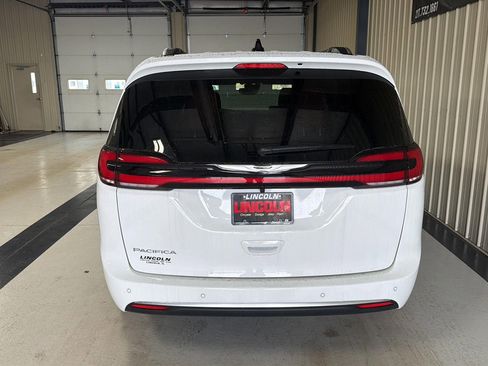 New 2026 Chrysler Pacifica Pinnacle FWD image 8