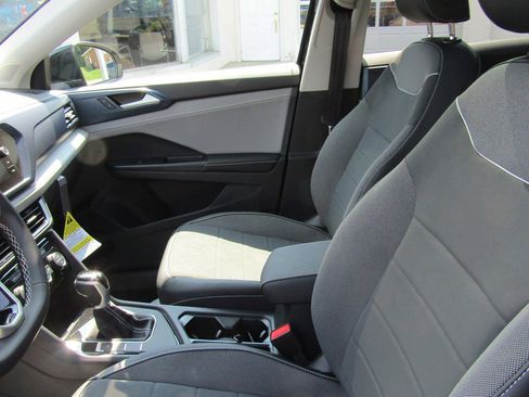 New 2024 Volkswagen Taos SE image 23