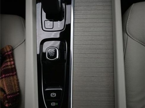 Used 2024 Volvo V60 B5 Cross Country Plus image 10