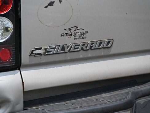 Used 2006 Chevrolet Silverado 2500 LT w/ Skid Plate Package AWD/4WD image 15