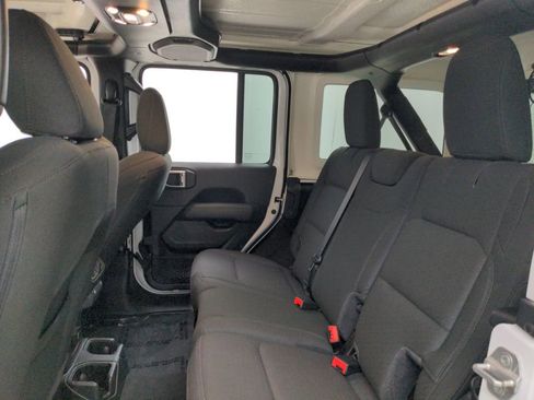 Used 2023 Jeep Wrangler Sahara image 34