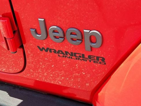 Used 2018 Jeep Wrangler Unlimited Sahara w/ Quick Order Package 24M Moab AWD/4WD image 8