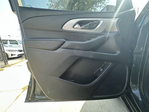 Used 2019 Chevrolet Traverse LT w/ LPO, Floor Liner Package AWD/4WD image 23