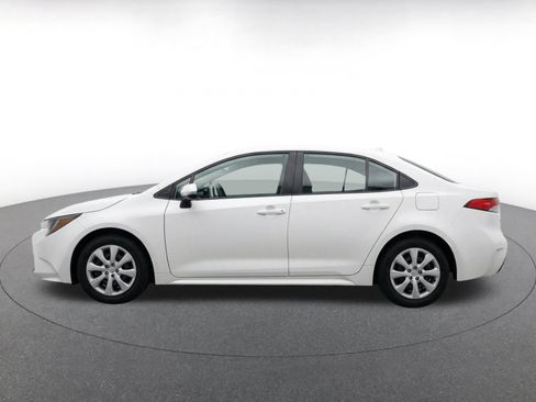 Used 2025 Toyota Corolla LE FWD image 4