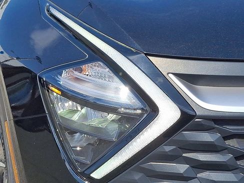 Used 2023 Kia Sportage LX image 10