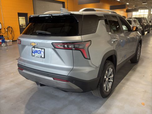 Used 2025 Chevrolet Equinox LT w/ Convenience Package II image 5