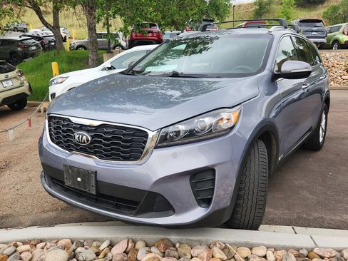 Used 2019 Kia Sorento AWD w/ LX Convenience Package image 1