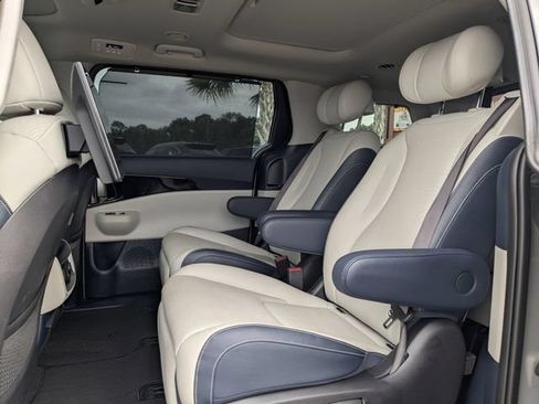 Certified 2025 Kia Carnival SX Prestige FWD image 20