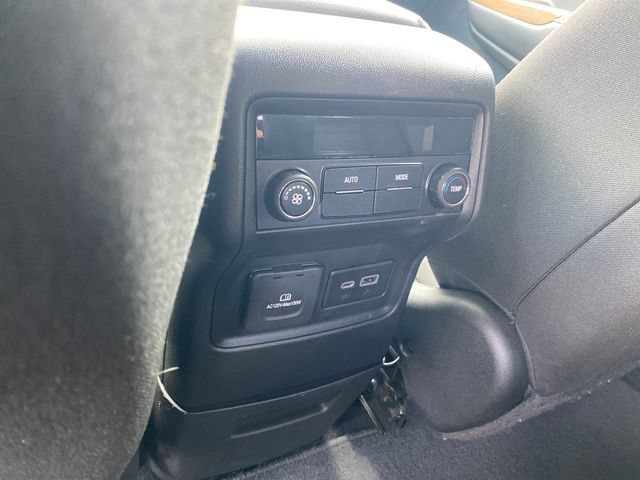 Used 2022 GMC Acadia SLE w/ Driver Convenience Package FWD image 19