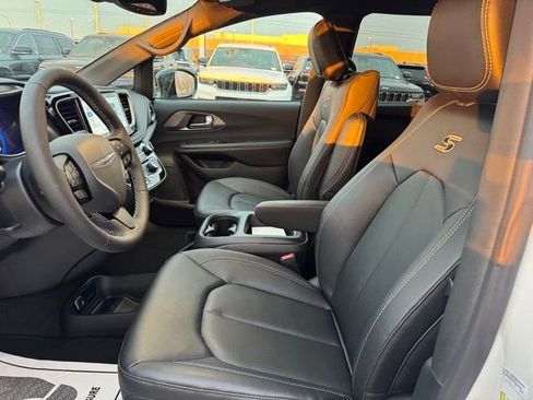 New 2026 Chrysler Pacifica Select FWD image 9