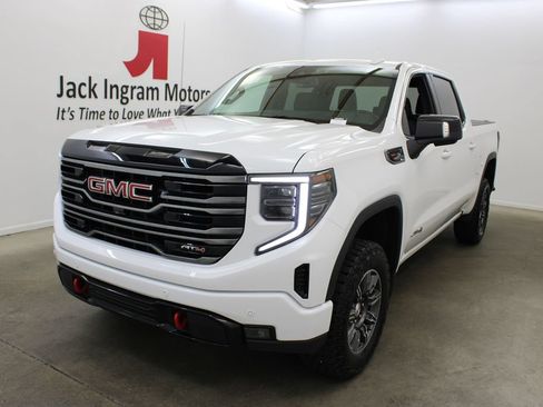 Used 2025 GMC Sierra 1500 AT4 AWD/4WD image 2