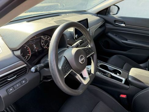Used 2024 Nissan Altima 2.5 SV image 16