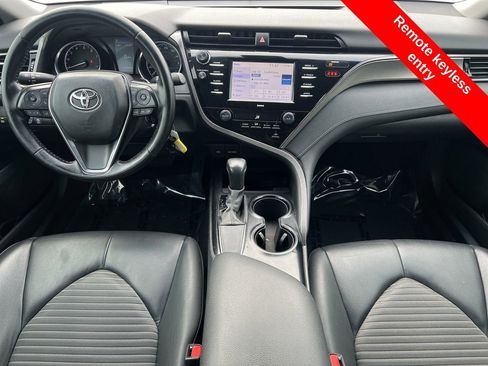 Used 2020 Toyota Camry SE image 2