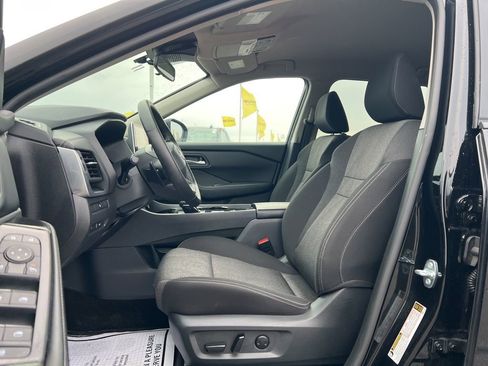 Used 2025 Nissan Rogue SV image 11