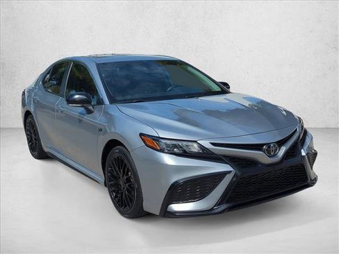 Used 2023 Toyota Camry SE FWD image 3