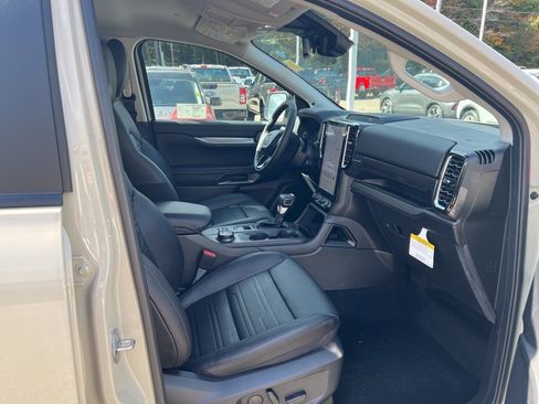 New 2025 Ford Ranger Lariat w/ Black Appearance Package image 16