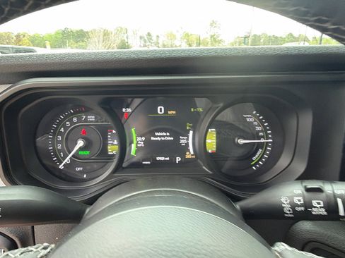 Used 2025 Jeep Wrangler Willys image 29