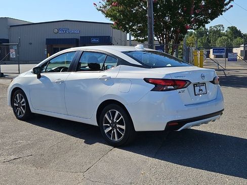 Used 2025 Nissan Versa SV FWD image 5