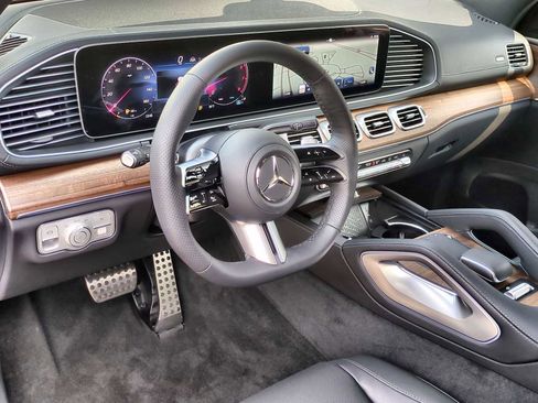 New 2025 Mercedes-Benz GLS 450 4MATIC image 10