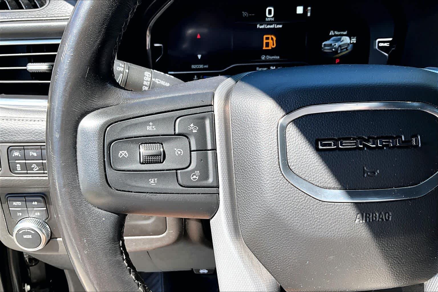 Used 2022 GMC Yukon Denali AWD/4WD image 30