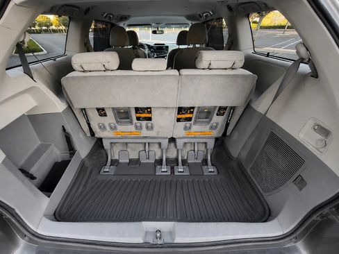 Used 2012 Toyota Sienna LE w/ Towing Pkg FWD image 14
