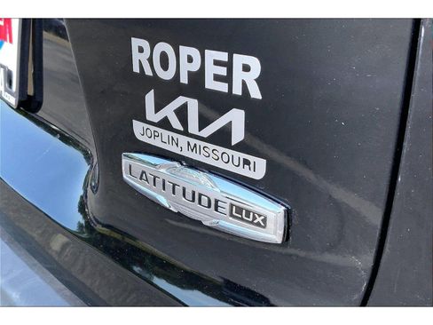 Used 2022 Jeep Cherokee Latitude Lux w/ Sun & Sound Group FWD image 8