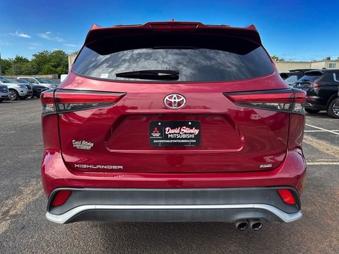 Used 2023 Toyota Highlander XSE FWD image 5