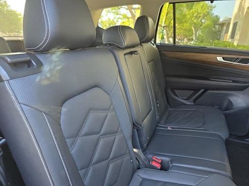 Used 2025 Volkswagen Atlas SE FWD image 10