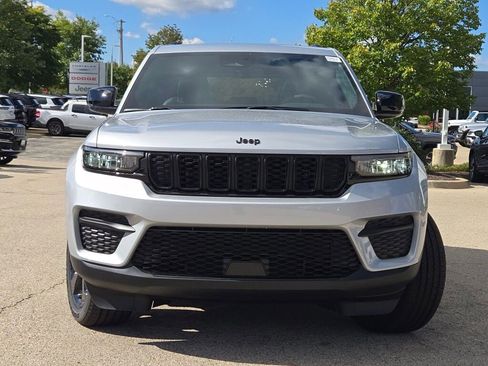 New 2025 Jeep Grand Cherokee Altitude image 5