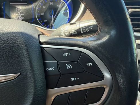 Used 2019 Chrysler Pacifica Touring-L FWD image 22