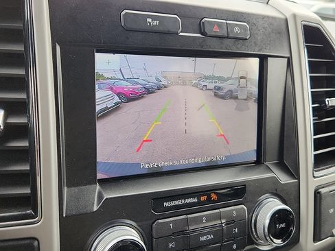 Used 2019 Ford F150 Lariat w/ Equipment Group 502A Luxury AWD/4WD image 16