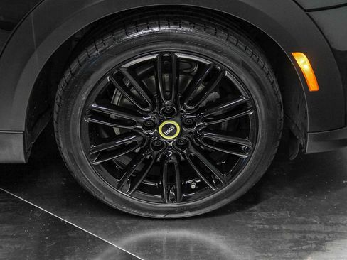 Certified 2024 MINI Cooper SE image 9