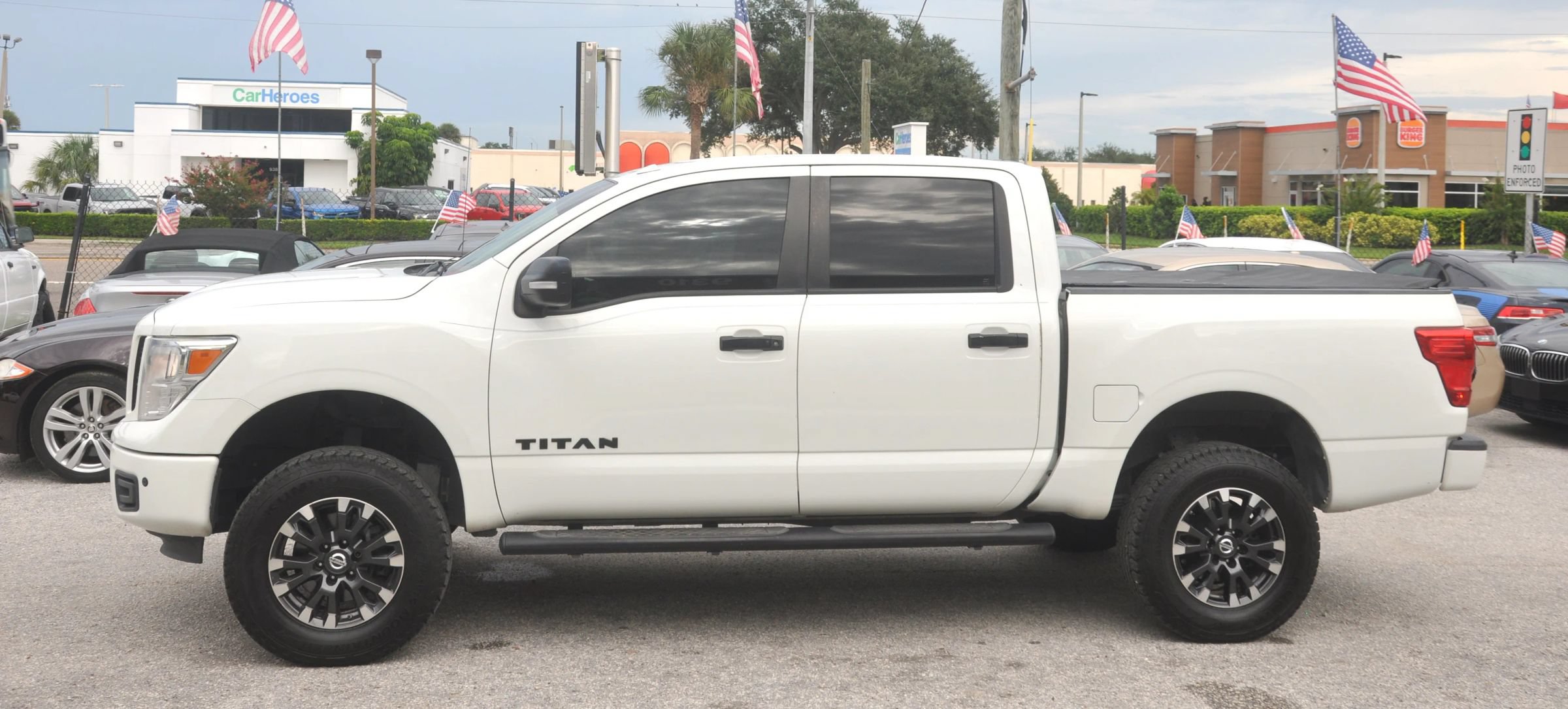 Used 2018 Nissan Titan SV w/ SV Convenience Package RWD image 19