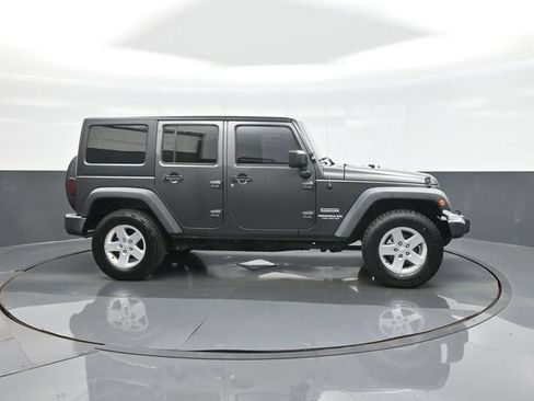Used 2017 Jeep Wrangler Unlimited Sport w/ Quick Order Package 24S AWD/4WD image 8