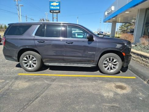 Used 2024 Chevrolet Tahoe LT w/ Luxury Package image 2
