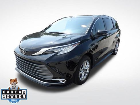 Used 2026 Toyota Sienna Limited FWD image 9