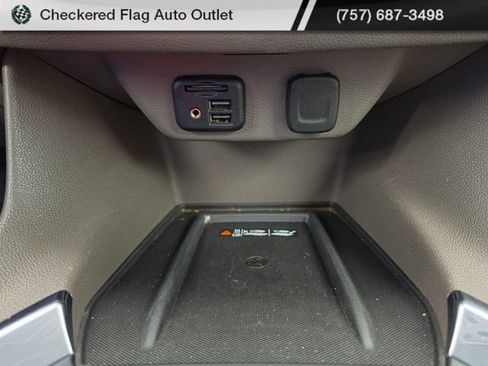 Used 2021 Chevrolet Traverse Premier FWD image 17