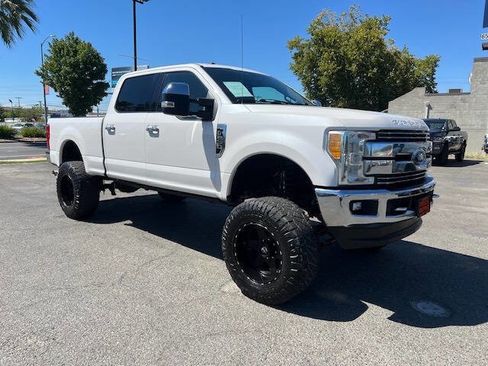 Used 2017 Ford F250 Lariat w/ Chrome Package image 4
