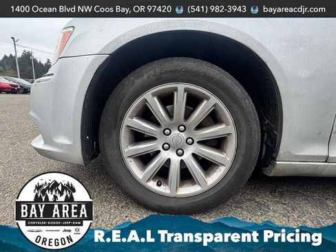 Used 2012 Chrysler 300 Limited RWD image 10
