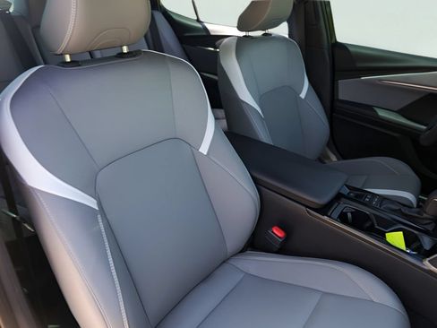 Used 2025 Toyota Camry SE w/ Convenience Package FWD image 32