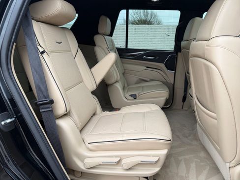 Used 2022 Cadillac Escalade Premium Luxury image 24