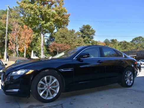Used 2017 Jaguar XF Premium image 23
