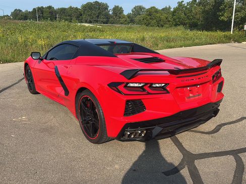 Used 2022 Chevrolet Corvette Stingray Premium Conv w/ Z51 Performance Package RWD image 3