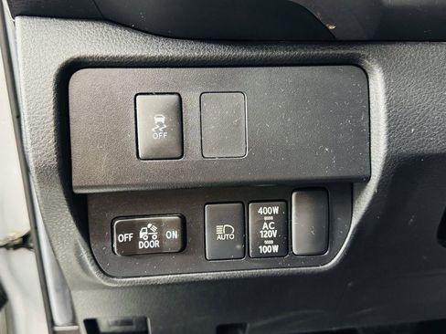 Used 2022 Toyota Tacoma TRD Off-Road AWD/4WD image 8