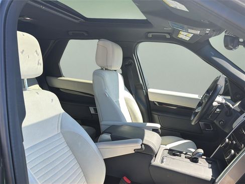 Used 2023 Land Rover Discovery S R-Dynamic image 26