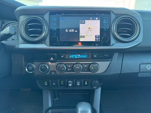 Used 2019 Toyota Tacoma TRD Sport AWD/4WD image 2