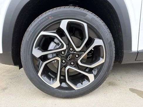 New 2026 Chevrolet Trax RS w/ Sunroof Package FWD image 8